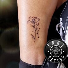 Ennis Tattoo-Arbeit Florale Wade vom DarkCarbon Tattoo-Studio in Bochum